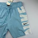 Bermuda Tactel nike azul com detalhe no canto direito 