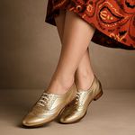 Oxford Feminino Clássico em Couro Dourado