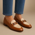 Loafer Feminino em Couro com fivela cor Caramelo