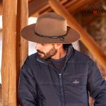 CHAPÉU COUROWEST FELTRO COR AREIA MODELO VIOLEIRO