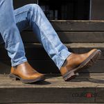 BOTA WORK JUMP BICO QUADRADO COURO HIDROFUGADO CARAMELO