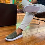 Mocassim Masculino Sola Alta Loafer Derby em Camurça - Oliva