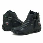 Bota motociclista preta de couro legítimo 271 semi impermeável com chinelo Atron estampado