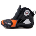 BOTA MOTOCICLISTA ATRON SHOES AS-HIGHWAY EM COURO LEGÍTIMO SEMI-IMPERMEÁVEL EMBORRACHADA NA COR LARANJA 407