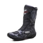 Bota motociclista cano médio couro legítimo semi-impermeável com ajuste em velcro na panturrilha nas cores Camuflado Cinza/Preto 420