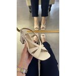 Sandália Carol Off White em Couro
