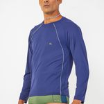 CAMISETA UV RECORTES COM VIVO FRENTE MARINHO COM LIMA DA PERSIA