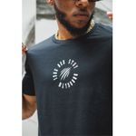 CAMISETA TRADICIONAL CIRCLE PRETO/BRANCO