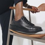 Tênis de Amarrar Minimalista Todo Preto Sola Alta Clean