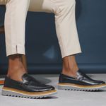Loafer Orion Couro Preto Sola Tratorada 