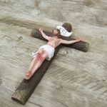 Imagem -Crucifixo Resina - 30 cm