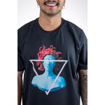 Camiseta Betta13 Medusa Triangle Preto