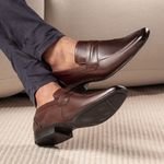 Mocassim Social Masculino em Couro Loafer Sofisticado Tabaco