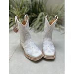 TEXANA EM COURO BRANCO CANO CAPOTINHA BORDADO FLORES COM METAIS