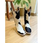 BOTA TEXANA EM COURO PELOS VACA MALHADA PRETO E BRANCO SOLADO BRANCO