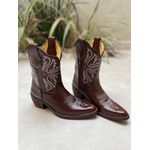TEXANA CAPOTINHA EM COURO MARROM BORDADO ASAS BRANCO BICO FINO PVC