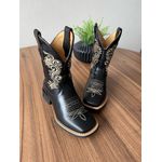 BOTA TEXANA EM COURO PRETO CANO CAPOTINHA BORDADO RAMOS BEGE