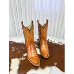 BOTA TEXANA CANO CAPOTINHA EM COURO LATEGO MOSTARDA BORDADA BICO FINO MADEIRA