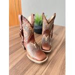 BOTA TEXANA EM COURO MUSTANG CANO CAPOTINHA BORDADO TRIBAL VERDE COM TRICE E CORDINHAS