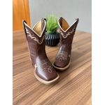 BOTA TEXANA CANO CAPOTINHA EM COURO LÁTEGO MARROM BORDADO BEGE CAVALO