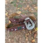 CINTO EM COURO MARROM BORDADO CACTO VERDE E TOURO BRANCO COM STRASS 