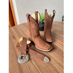 COMBO BOTA TEXANA EM COURO MARROM BORDADO RAMOS CANO TRADICIONAL + CINTO