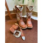 COMBO BOTA TEXANA EM COURO HORSE TELHA BORDADO GIRASSOL AMARELO E BRANCO + CINTO FLORES