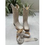 COMBO BOTA TEXANA + CINTO EM COURO OFF WHITE BORDADO TRIBAL