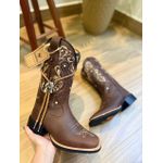COMBO BOTA TEXANA EM COURO HORSE NESCAU BORDADO TRIBAL E FLORAO + CINTO STRASS + GRAVATA CAVALO