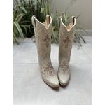 COMBO BOTA TEXANA BICO FINO + CINTO EM COURO OFF WHITE BORDADO CRUZ