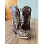 COMBO BOTA TEXANA + CINTO EM COURO MARROM BORDADO FLORES 