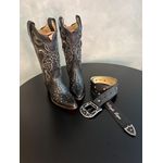 COMBO BOTA TEXANA LASER COM METAIS BICO FINO + CINTO EM COURO PRETO COM NOME PERSONALIZADO