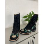 COTURNO COUNTRY EM COURO PRETO BORDADO VERDE COM BRILHANTES