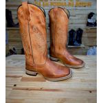 PRONTA ENTREGA - BOTA TEXANA EM COURO CARAMELO BORDADO BEGE COM METAIS