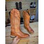 PRONTA ENTREGA - BOTA TEXANA EM COURO CARAMELO BORDADO BEGE COM METAIS