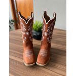 BOTA TEXANA EM COURO BORDADO FLORES BRANCO SOLADO MARROM