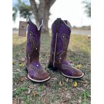 BOTA TEXANA EM COURO CAFÉ BORDADO TRIBAL ROXO