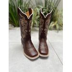 BOTA TEXANA EM COURO LÁTEGO MARROM COM BORDADO RAMOS DOURADO SOLADO BRANCO