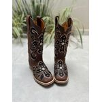 BOTA TEXANA EM COURO A LASER CRUZ GLITTER PRETO + METAIS COM SOLADO DE MADEIRA