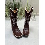 BOTA TEXANA EM COURO NOBUCK CAFÉ BORDADO FLORES E RAMOS BRANCO SOLADO PRETO
