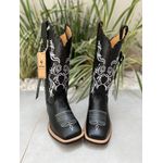 BOTA TEXANA EM COURO PRETO BORDADO FLORES BRANCO COM TRICE E CORDINHAS 