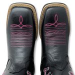 BOTA TEXANA GABRIELA EM COURO PRETO BORDADO ROSA E BRANCO