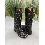 BOTA TEXANA EM COURO PRETO A LASER CRUZ BORDADO E GLITTER ALL BLACK + METAIS 