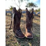 BOTA TEXANA EM COURO MARROM BORDADO TRIBAL COM TRICE E CORDINHAS