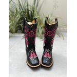 BOTA TEXANA EM COURO PRETO BORDADO FILTRO DOS SONHOS E NOSSA SENHORA ROSA