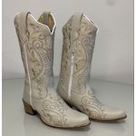 BOTA TEXANA EM COURO OFF WHITE BORDADO TRIBAL BICO FINO SOLADO MADEIRA 