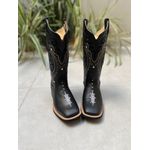 BOTA TEXANA EM COURO ESTILIZADO ARRAIA BORDADO TRIBAL COM METAIS