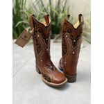 BOTA TEXANA EM COURO BORDADO TRIBAL COM METAIS STRASS