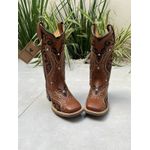 BOTA TEXANA EM COURO BORDADO TRIBAL COM METAIS STRASS