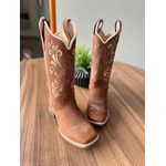 BOTA TEXANA EM COURO MARROM BORDADO NOSSA SENHORA + FLORAO
